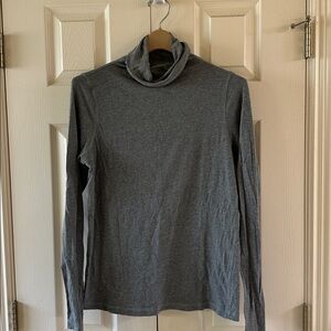 CAbi #3118 Grey Long Sleeve Turtleneck Pullover Layering Top Size L